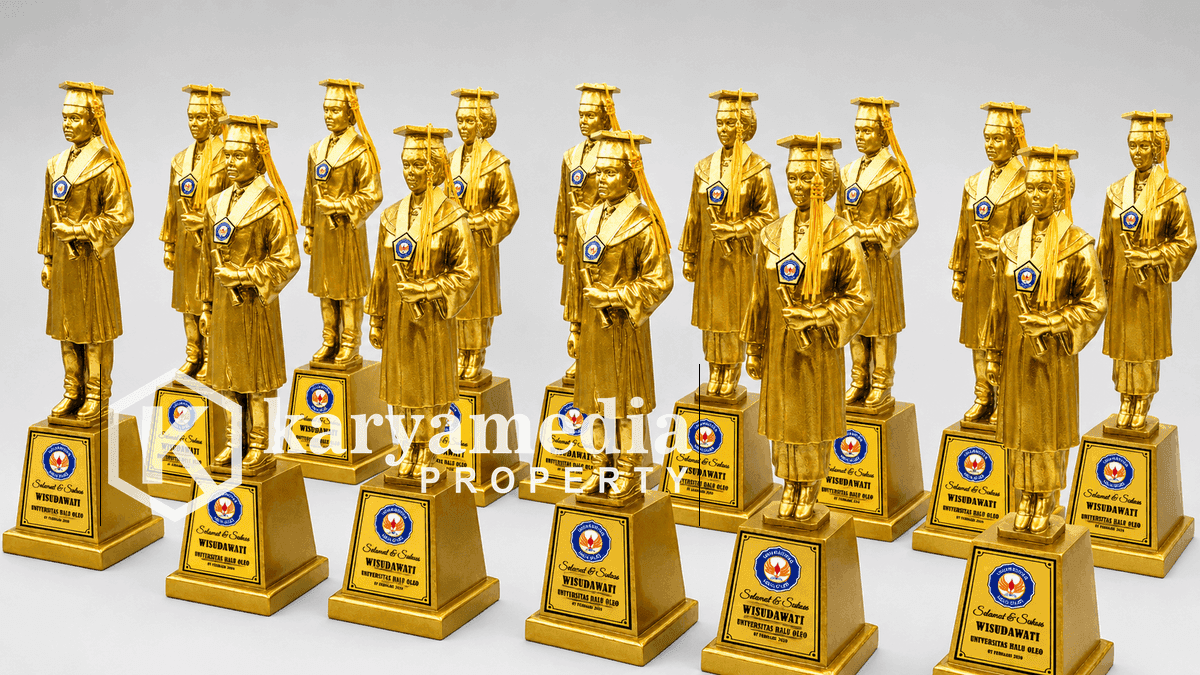 Patung Wisuda Hasil Produksi