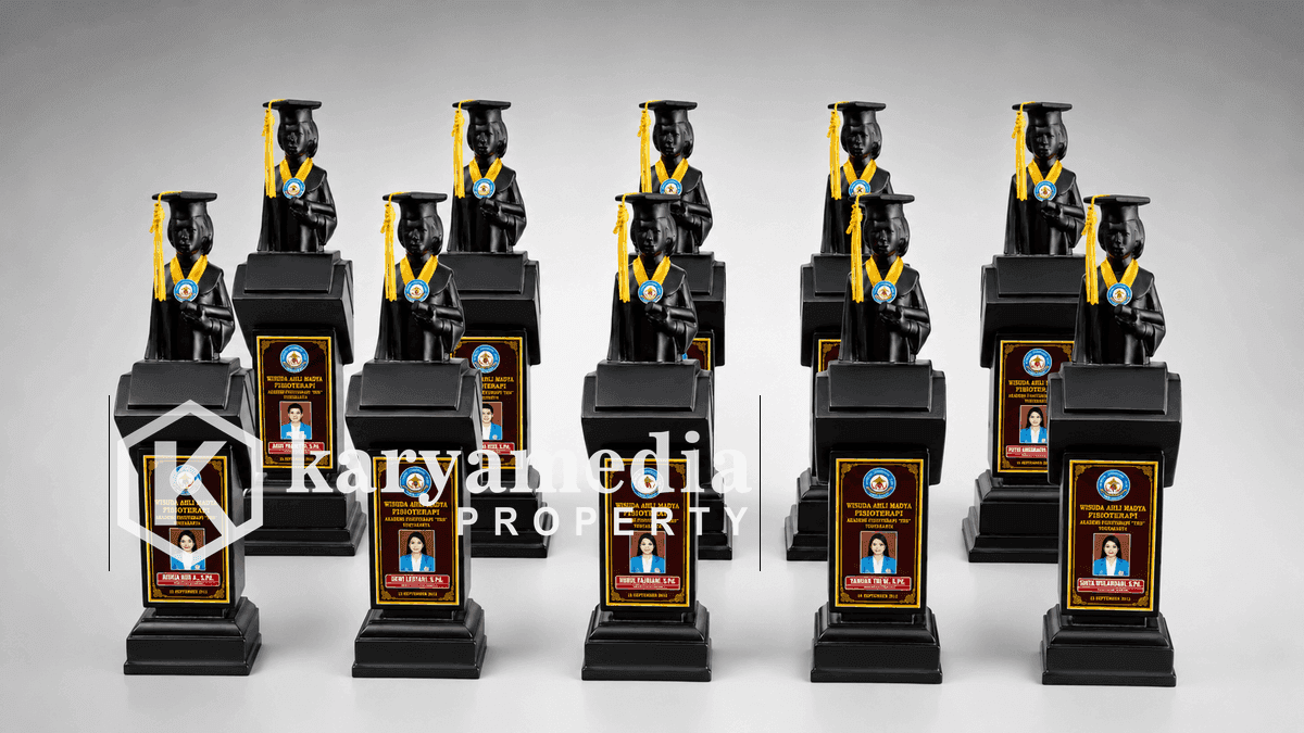 Patung Wisuda Hasil Produksi