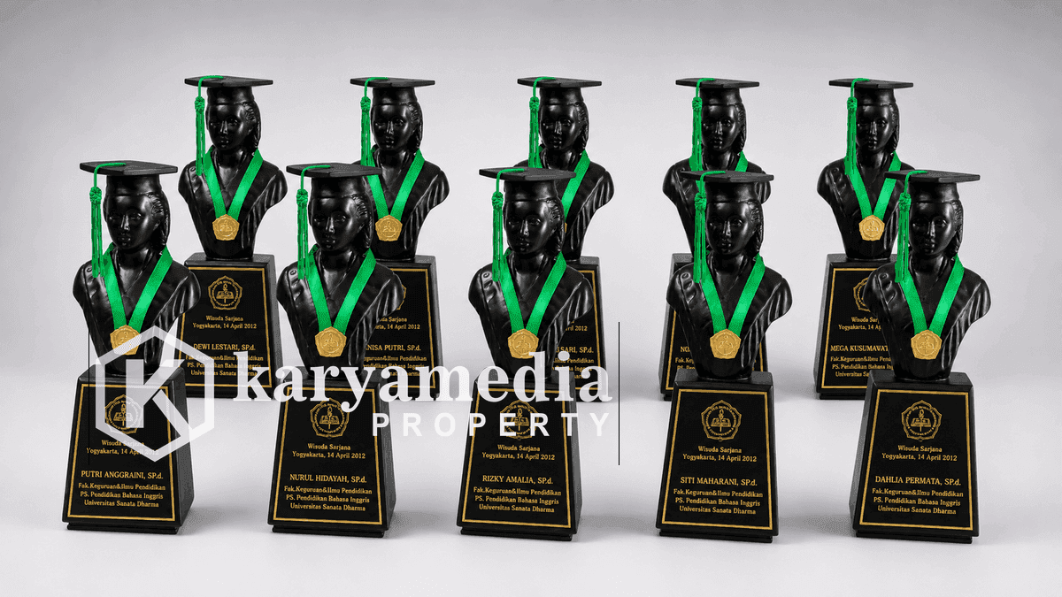 Patung Wisuda Hasil Produksi