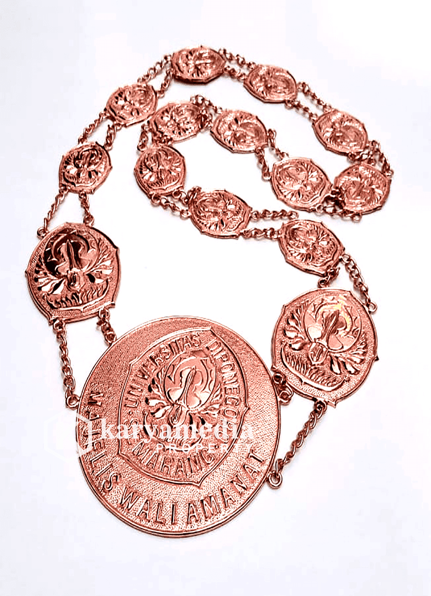 Kalung Rektor 24