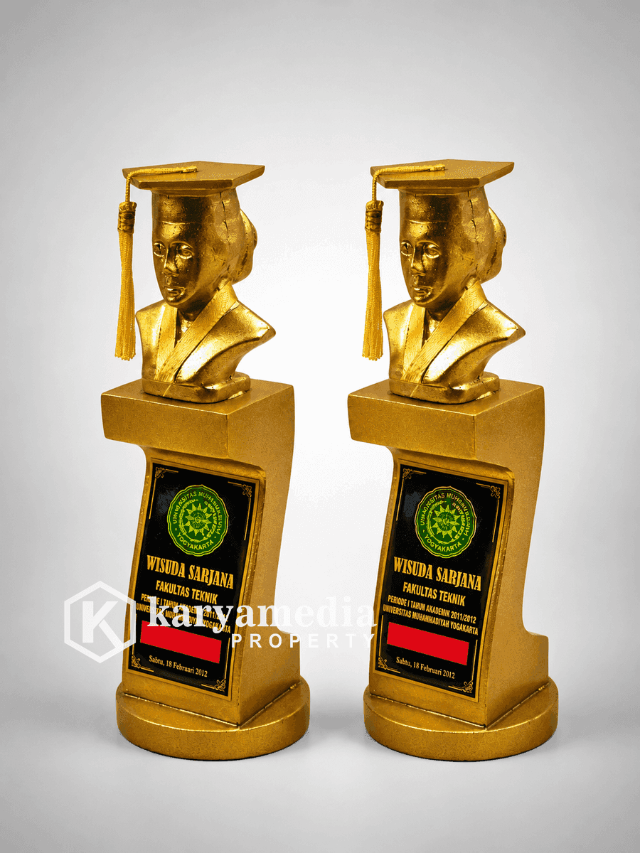 Patung Wisuda 20