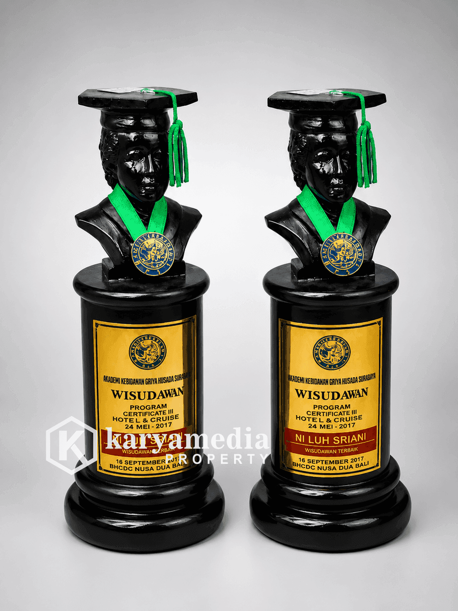 Patung Wisuda 22