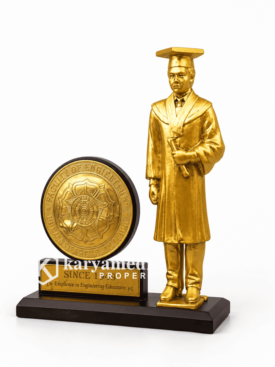 Patung Wisuda 27