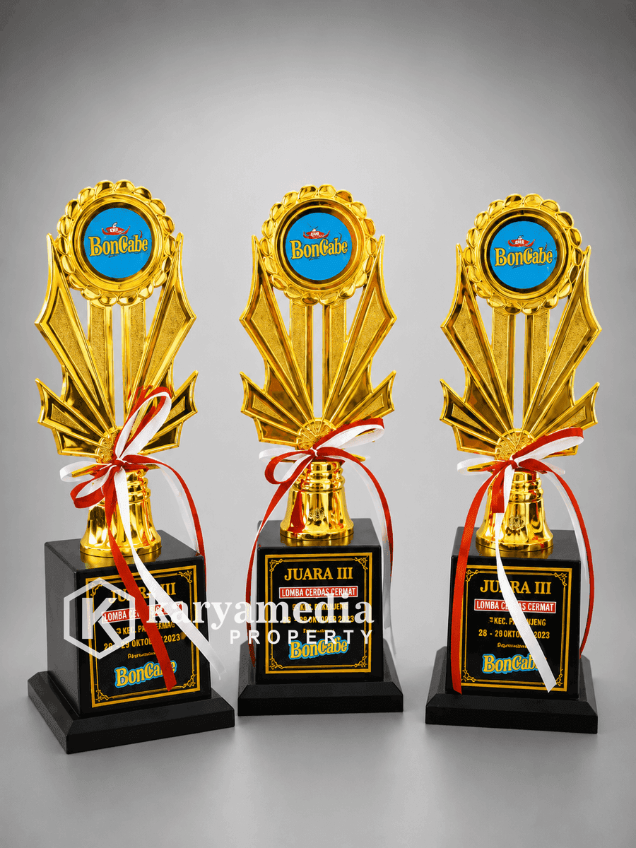 Piala Trophy 4