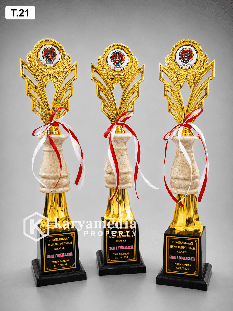 Piala Trophy 33