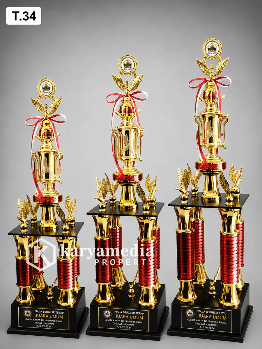 Piala Trophy untuk Komunitas Kalimantan Utara