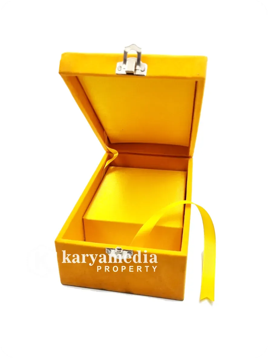 Box Bludru Kuning
