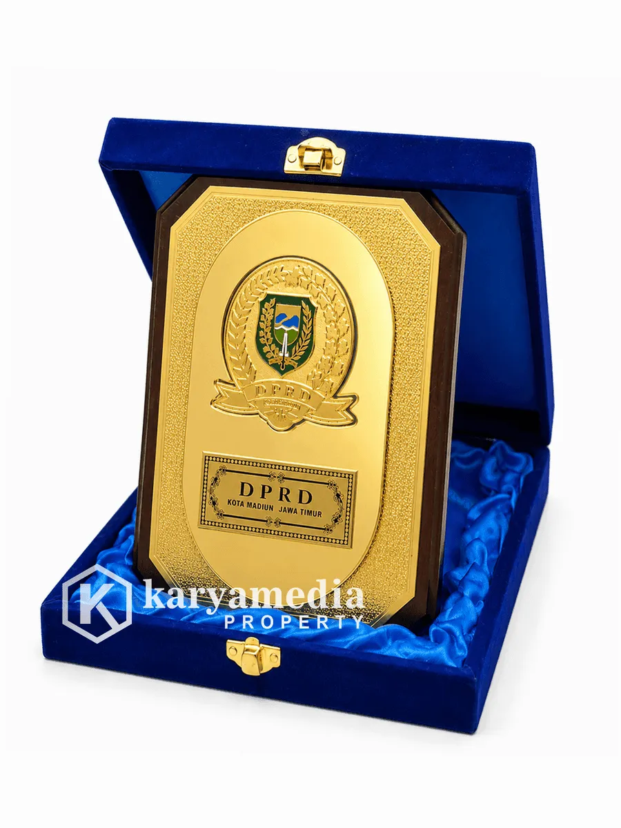Plakat Kuningan DPRD Box Bludru Biru - Plakat Kayu Premium Karyamedia Souvenir