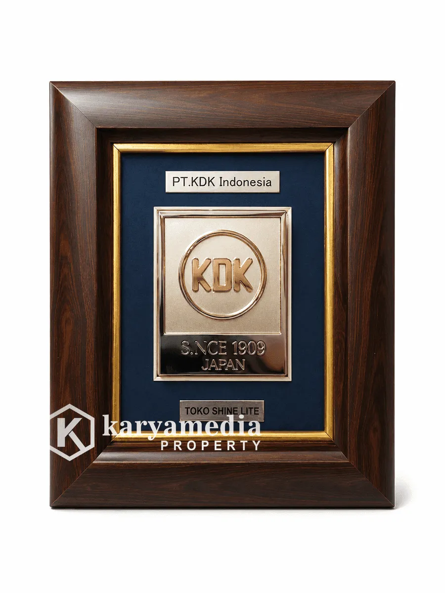 Plakat Frame Kayu Logo Perusahaan - Plakat Kayu Premium Karyamedia Souvenir