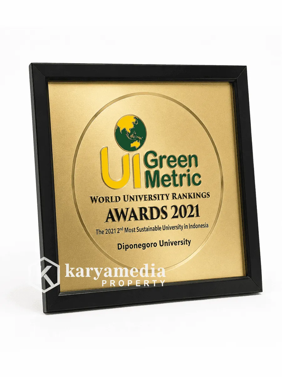Plakat Kayu UI Green Metric Awards 2021 - Plakat Kayu Premium Karyamedia Souvenir